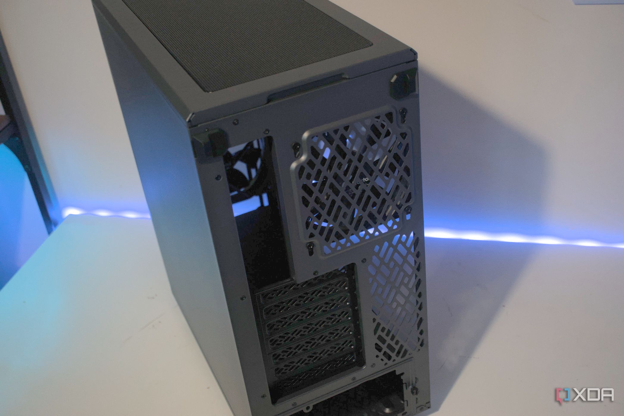 Fractal Design Meshify 2 Compact review: Understated design with ...