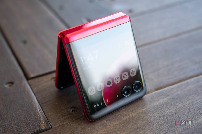 Hands on: Motorola's Razr+ is way better than I expected. Samsung ...