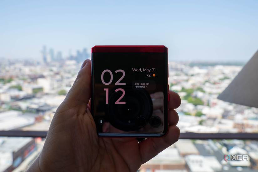 Motorola's new Razr and Razr+ give Samsung its first major Z Flip ...