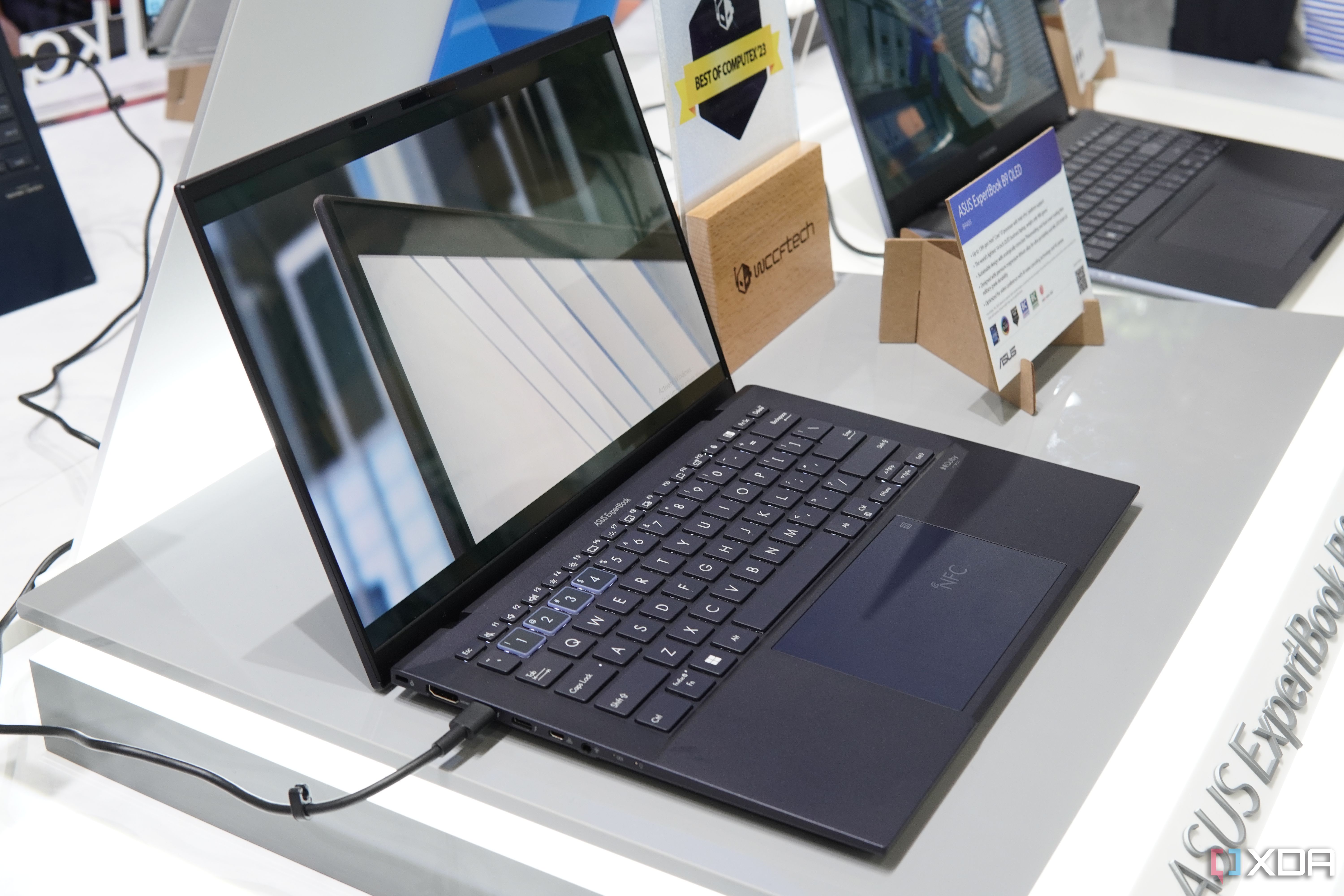 ASUS ExpertBookシリーズ B9 ExpertBook B9 OLED (B9403, Series 1 intel)｜Laptops For Work｜ASUS USA