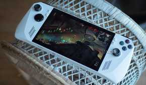 Asus ROG Ally playing Hades.