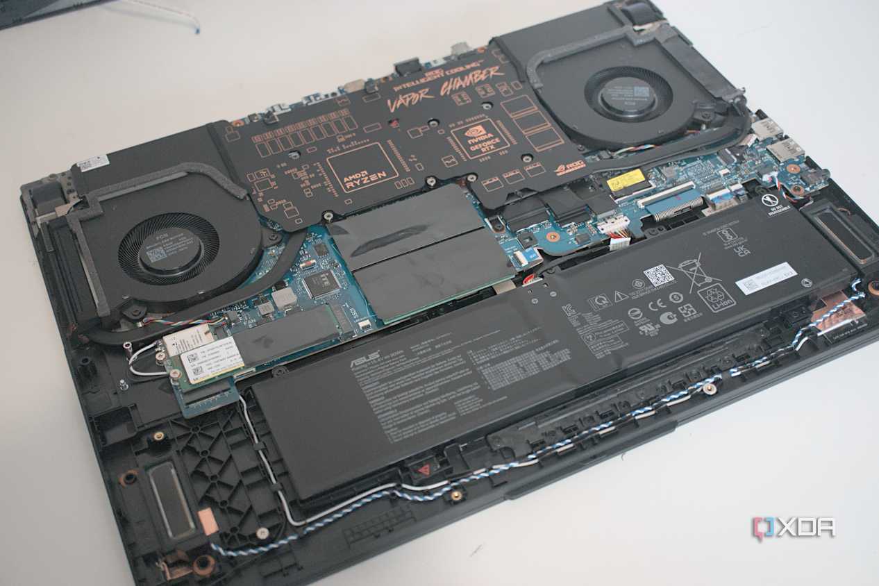 asus-rog-strix-scar-17-g733p-2023-inside