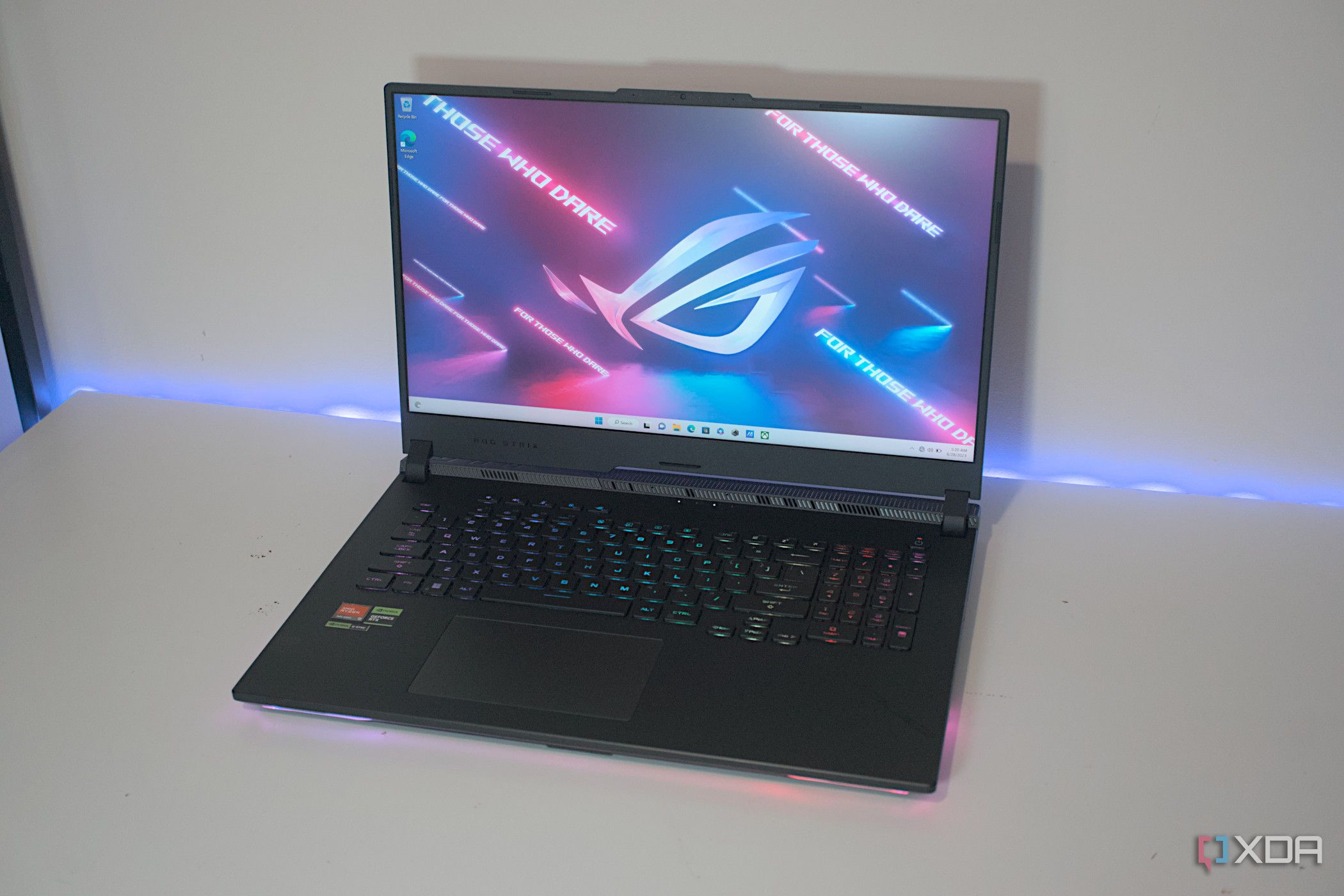 asus-rog-strix-scar-17-g733p-2023-laptop-front-angle
