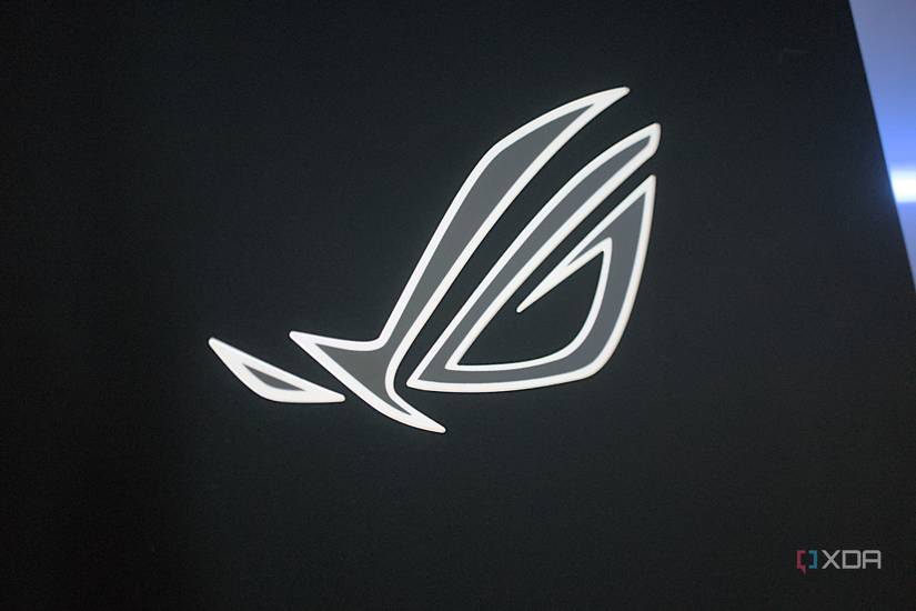 asus-rog-strix-scar-17-g733p-2023-lid-logo