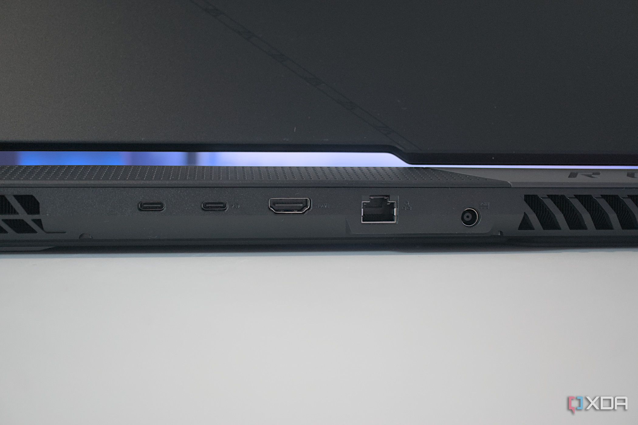 asus-rog-strix-scar-17-g733p-2023-rear