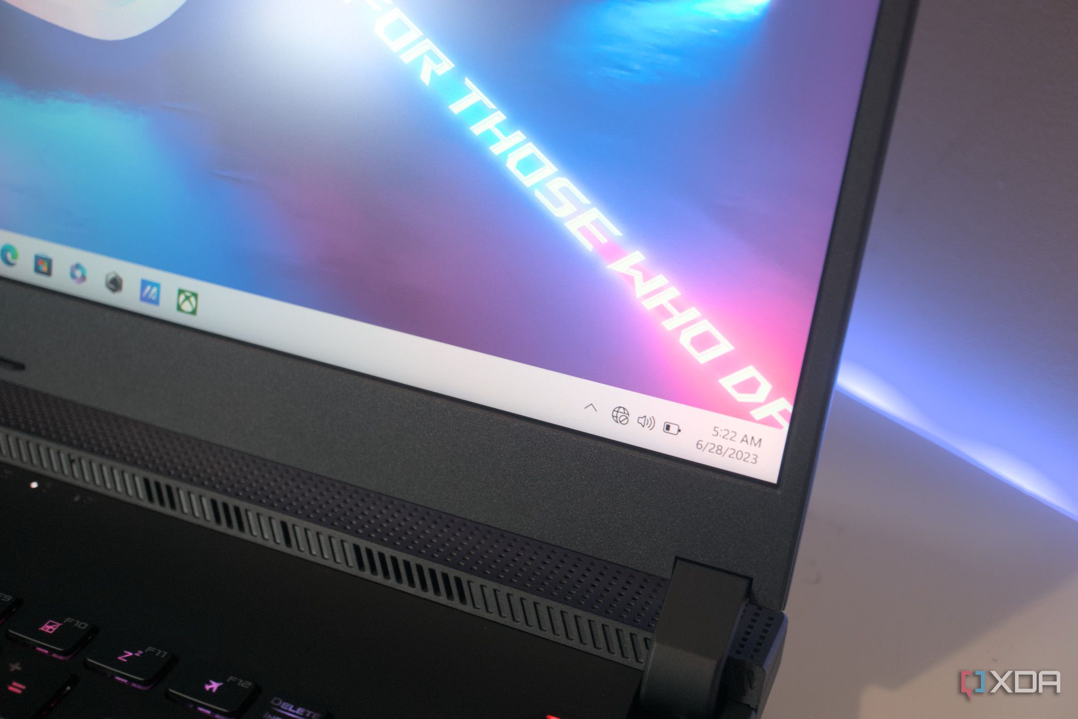 asus-rog-strix-scar-17-g733p-2023-screen-close