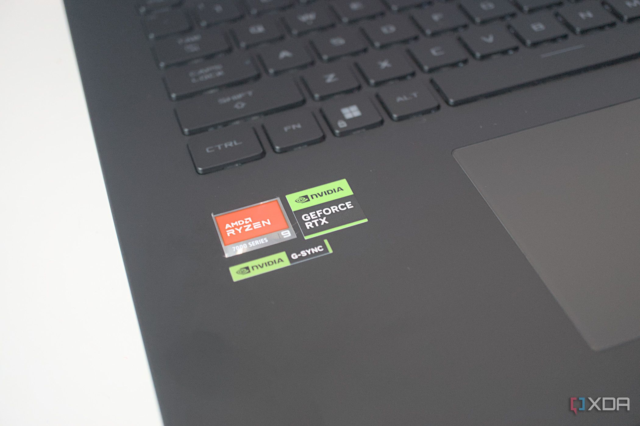 asus-rog-strix-scar-17-g733p-2023-sticker