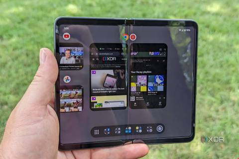 Google Pixel Fold showing the Overview and an app pair