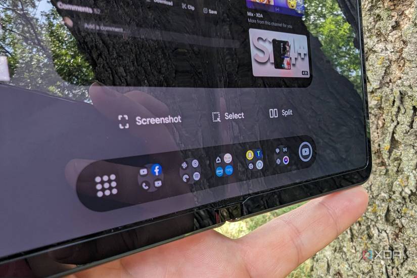 Google Pixel Fold showing the Taskbar on the inner display