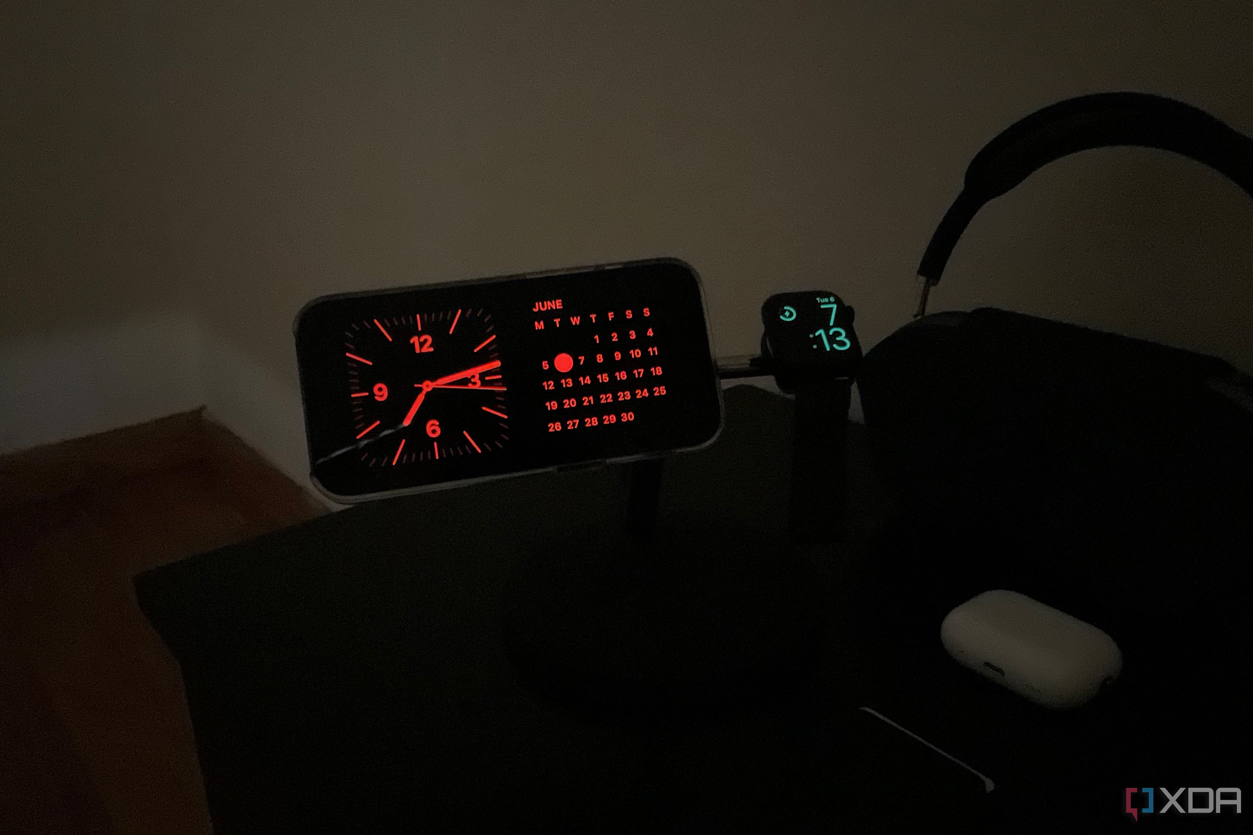 iOS 17 Standby mode at night