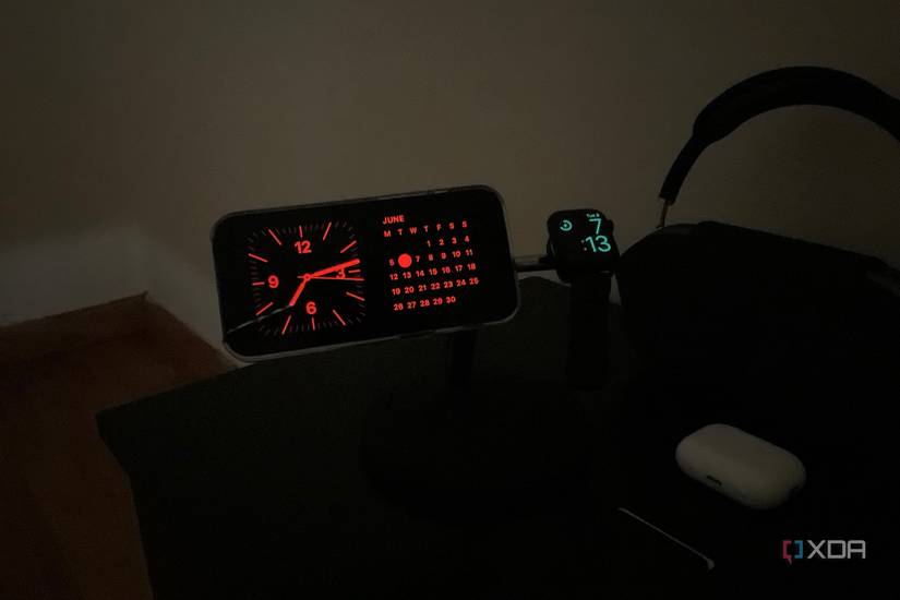 iOS 17 Standby mode at night