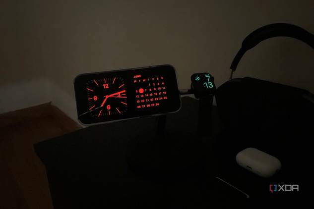iOS 17 Standby mode at night