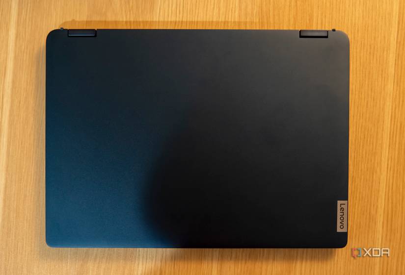 Overhead view of the Lenovo IdeaPad Flex 5i with the lid closed