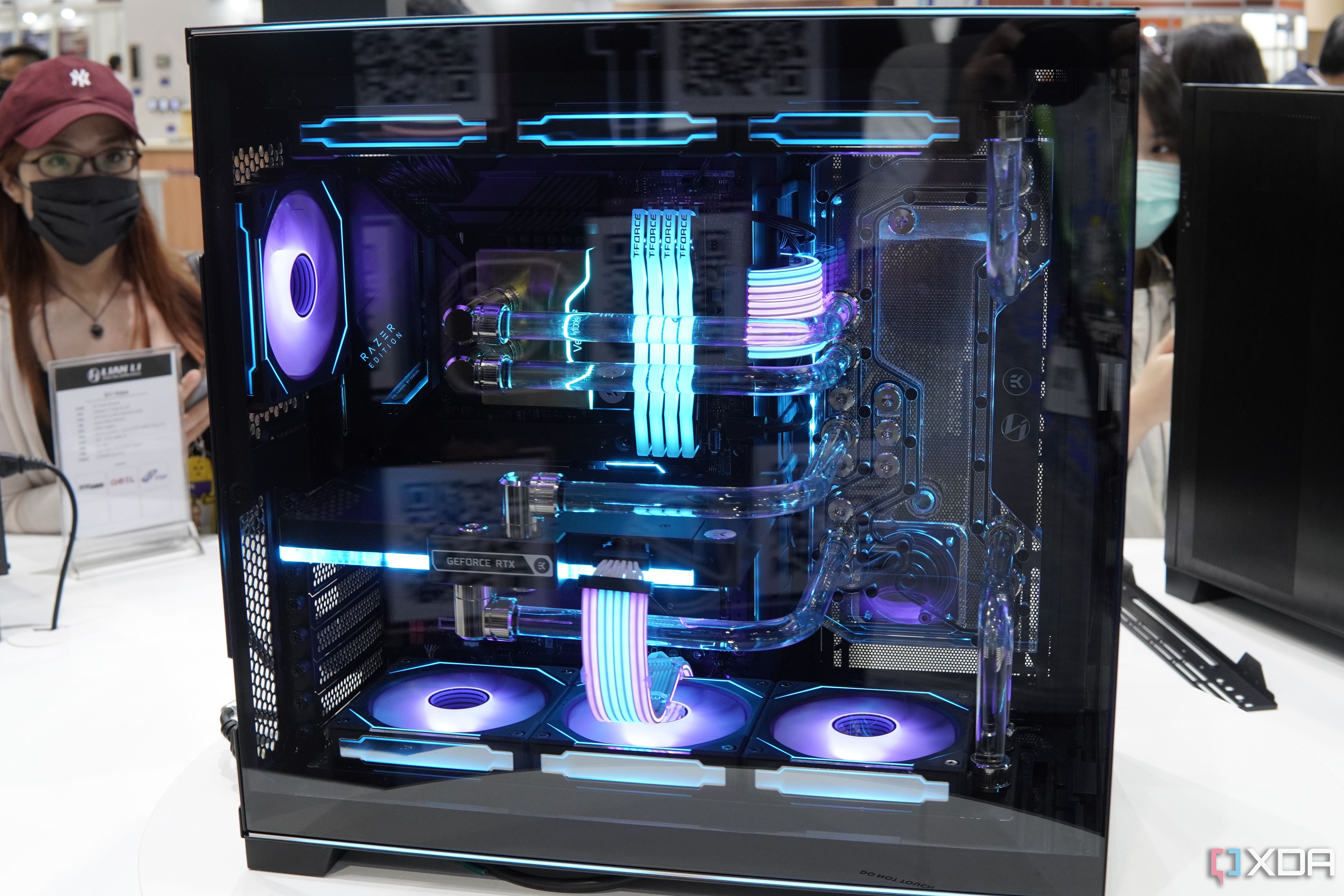 Side view of a PC vuilt inside the Lian Li O11D Evo RGB (1)