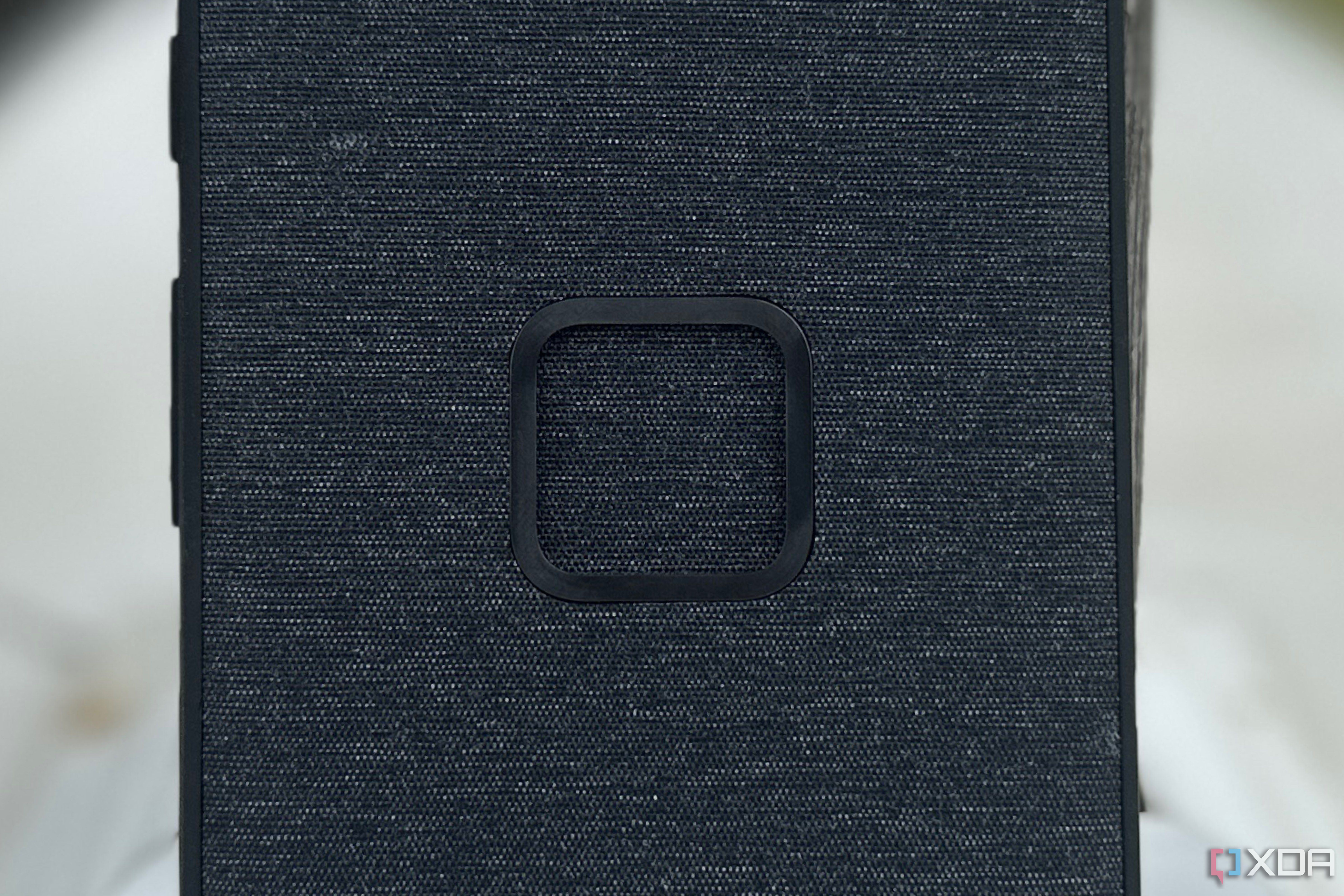 Peak Design's SlimLink connection system for accessories. 