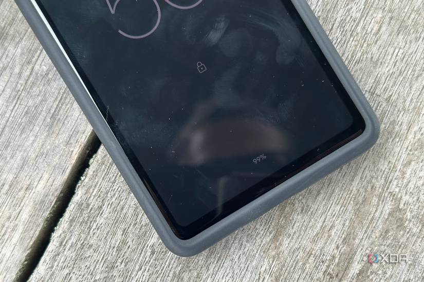 The thick rubber bumpers on the Peak Design Everyday Case.