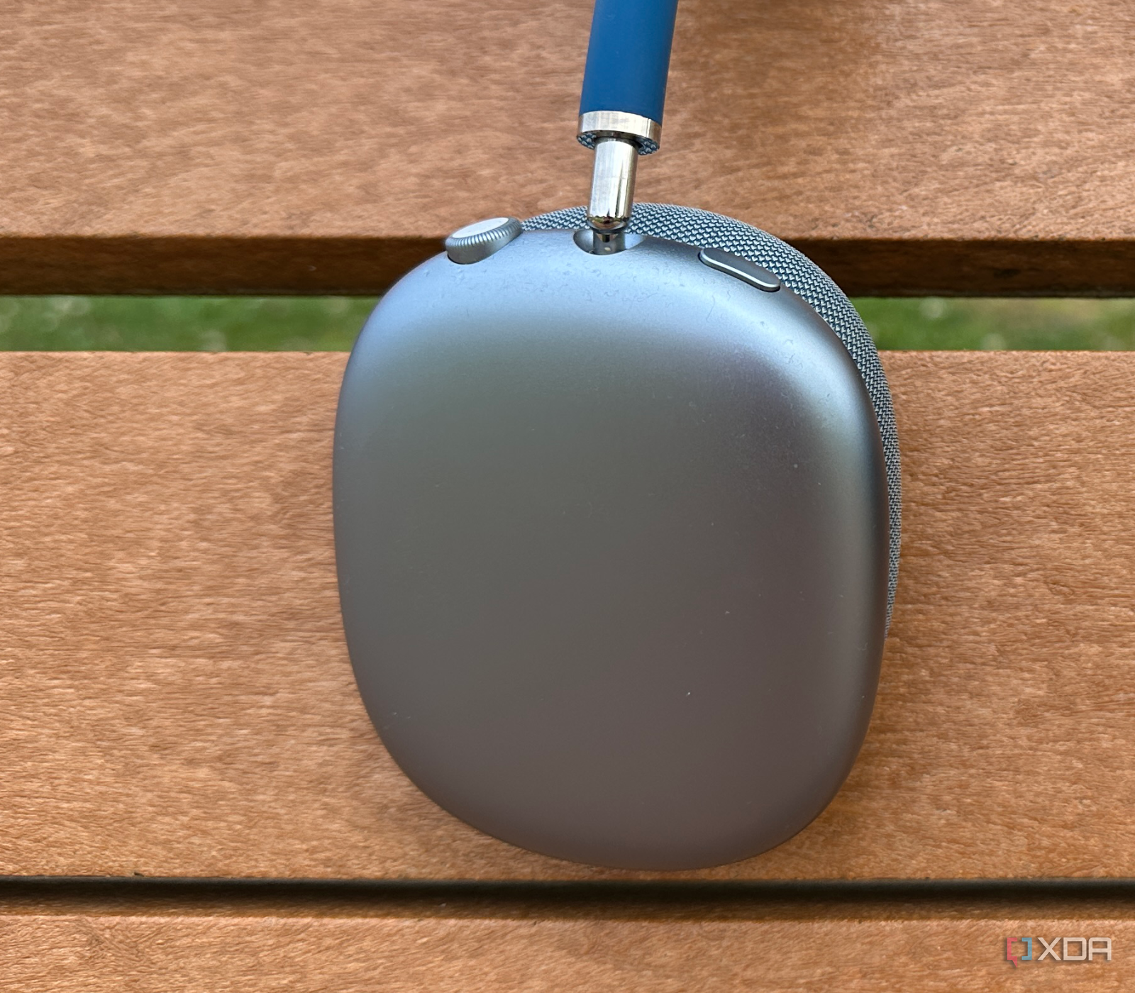 What colors do the AirPods Max come in?