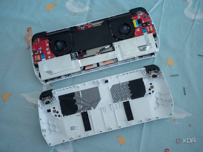 Asus ROG Ally taken apart