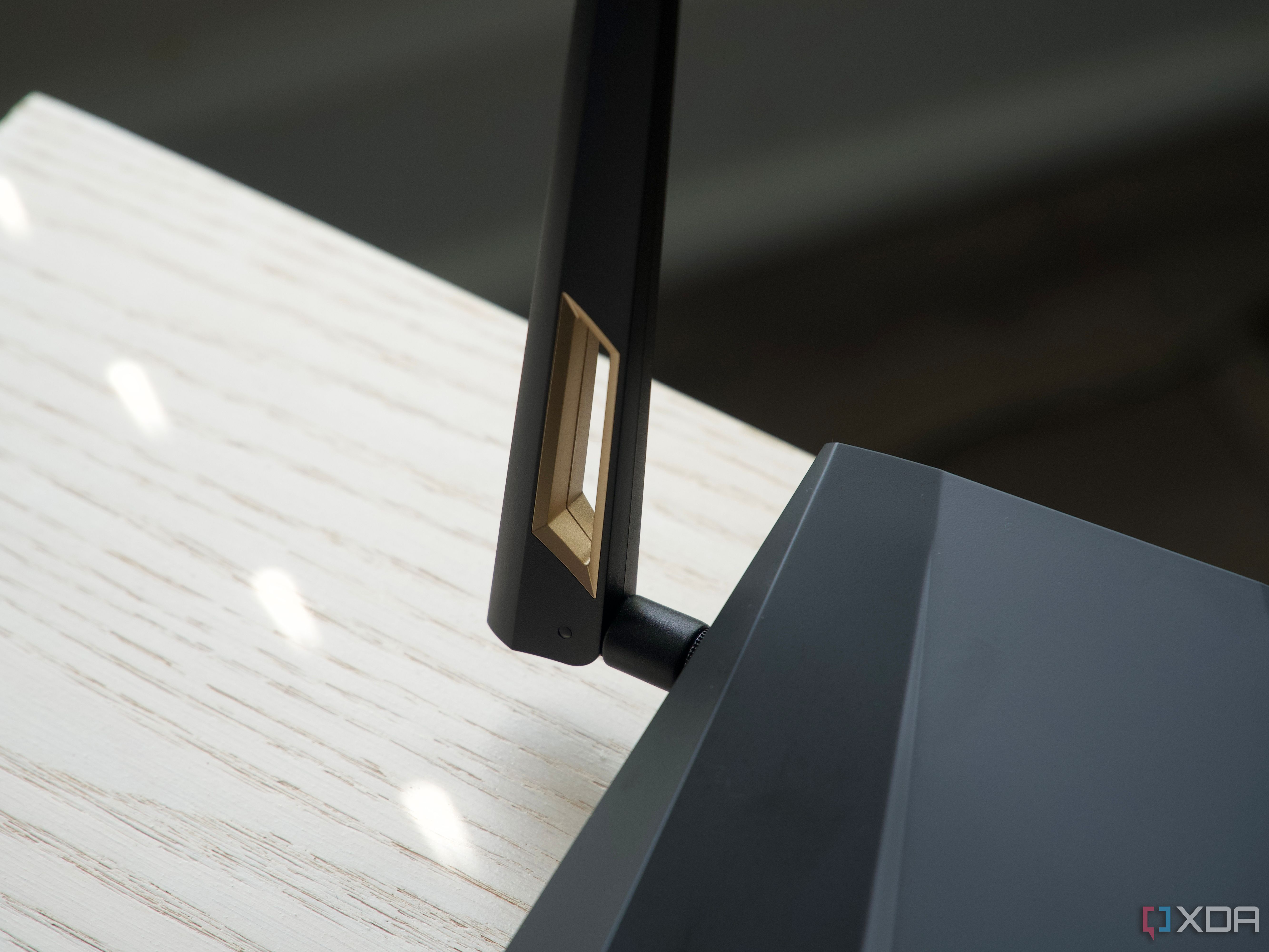 ASUS RT-AX88U Pro Wi-Fi 6 router antenna