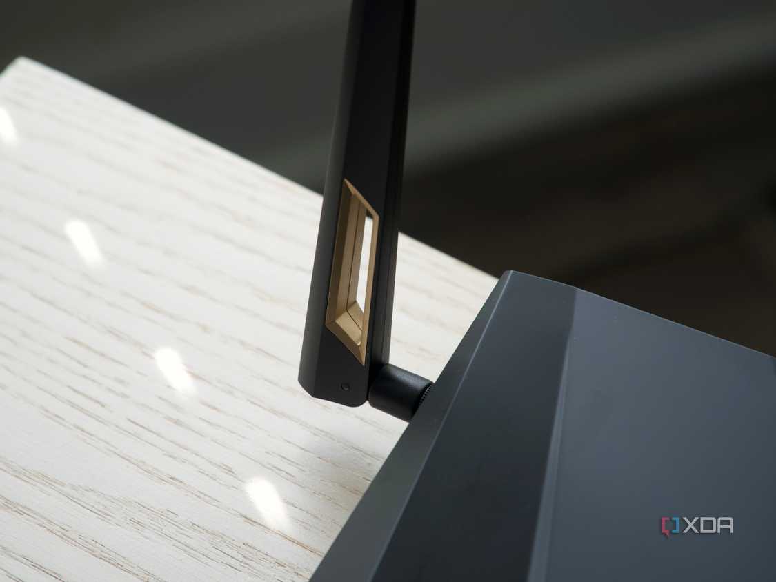 ASUS RT-AX88U Pro Wi-Fi 6 router antenna