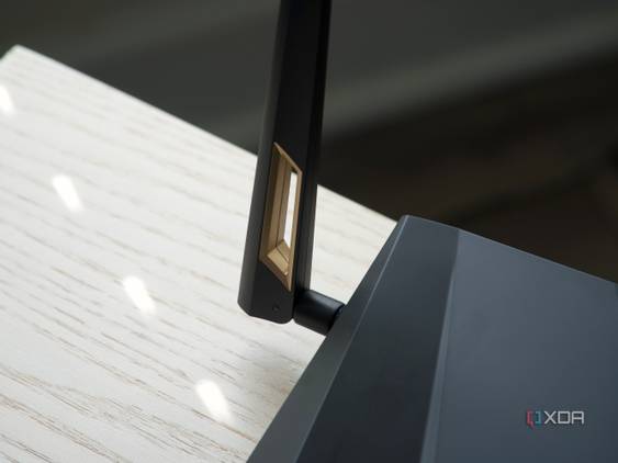 ASUS RT-AX88U Pro Wi-Fi 6 router antenna
