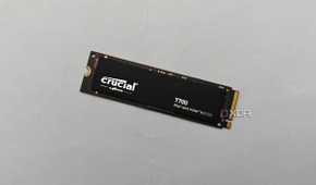 Crucial T700 SSD white background