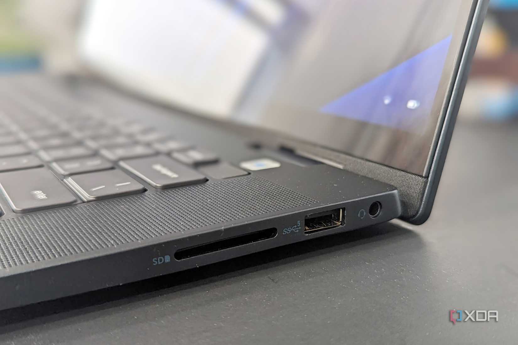 Dell Inspiron 16 2-in-1ports on the right of the laptop