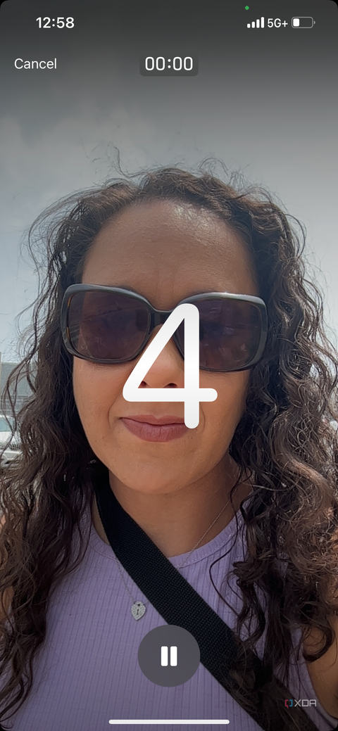 A woman's phone on FaceTime on an iPhone, a countdown timer showing 4 in the middle of the screen.