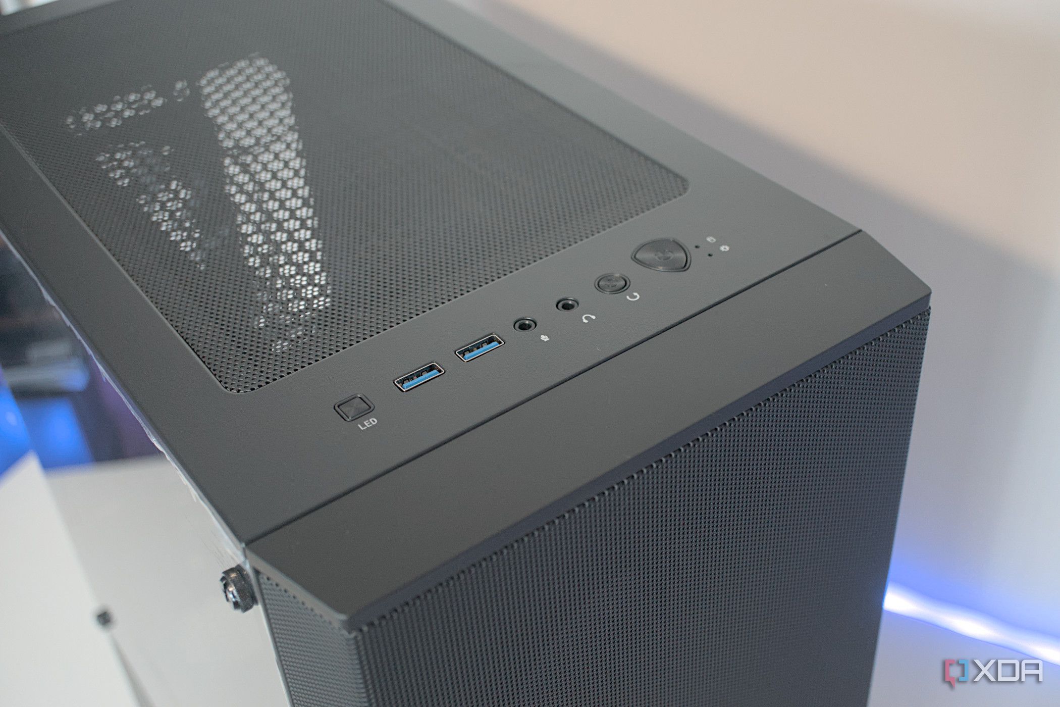 MSI MAG Forge 112R