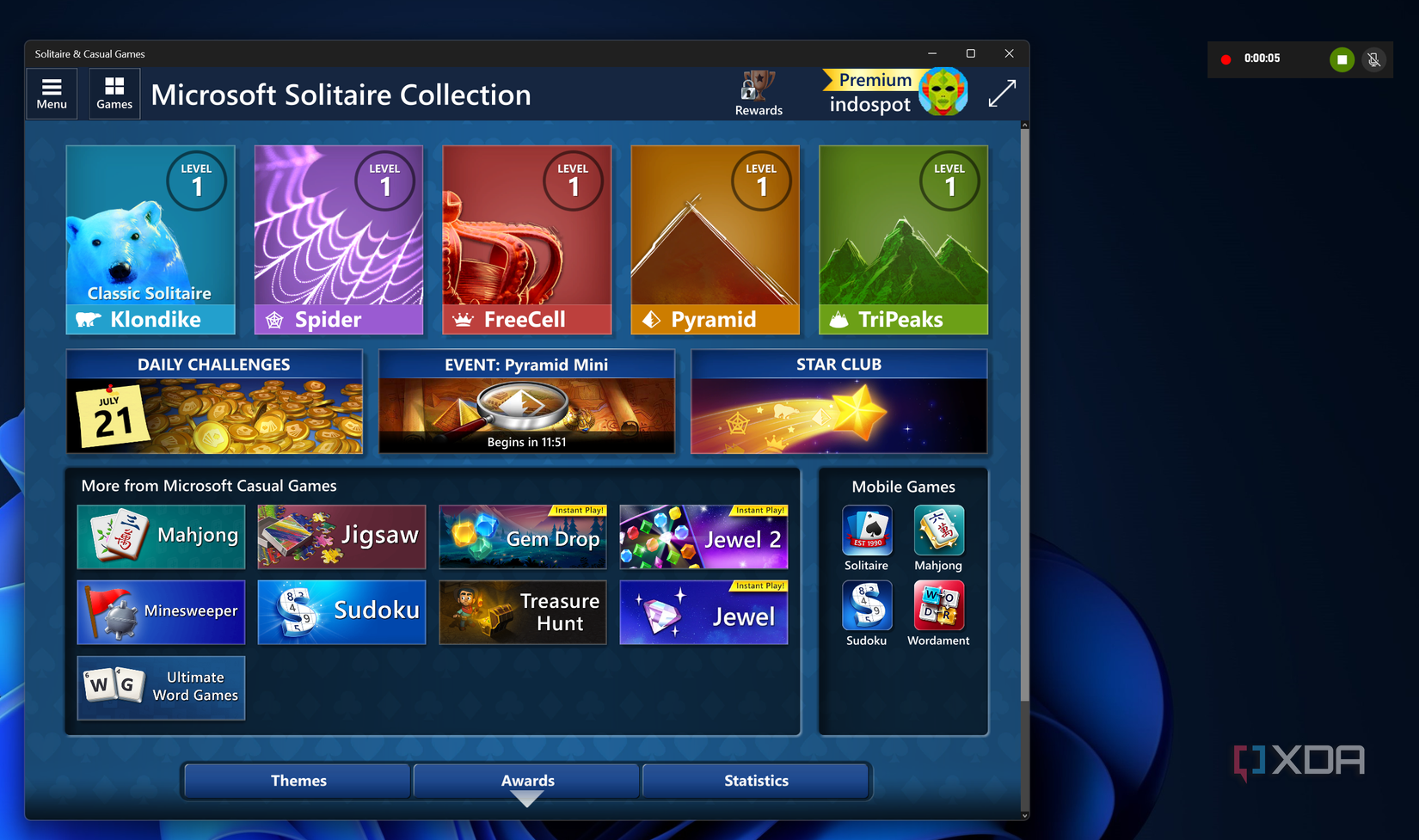 Screenshot of Microsoft Solitaire collection with a small overlay showing that the screen is being recorded. The overlay ahs a button to stop the recording and one to unmute the microphone