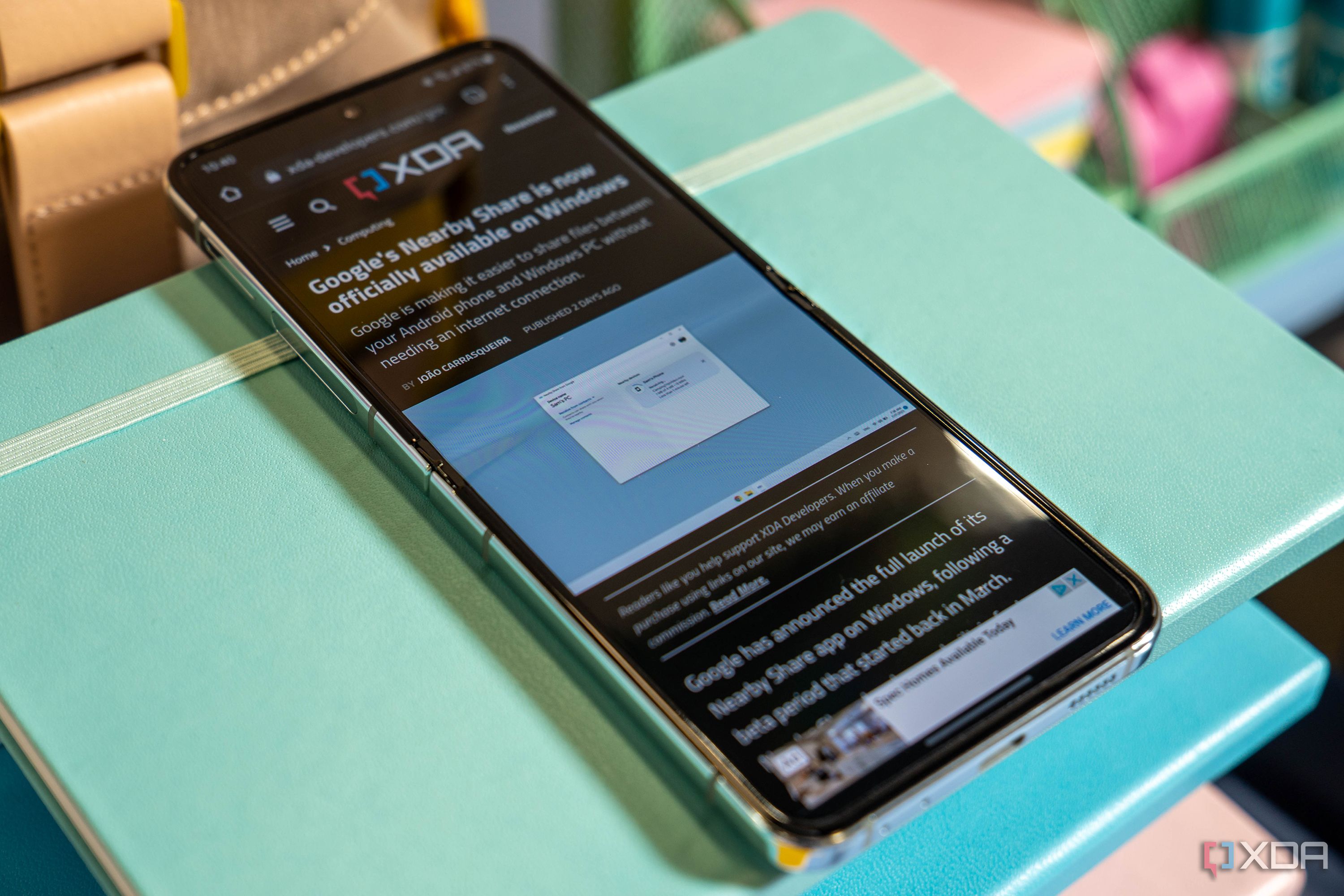 Does the Samsung Galaxy Z Flip have a SIM card slot?
