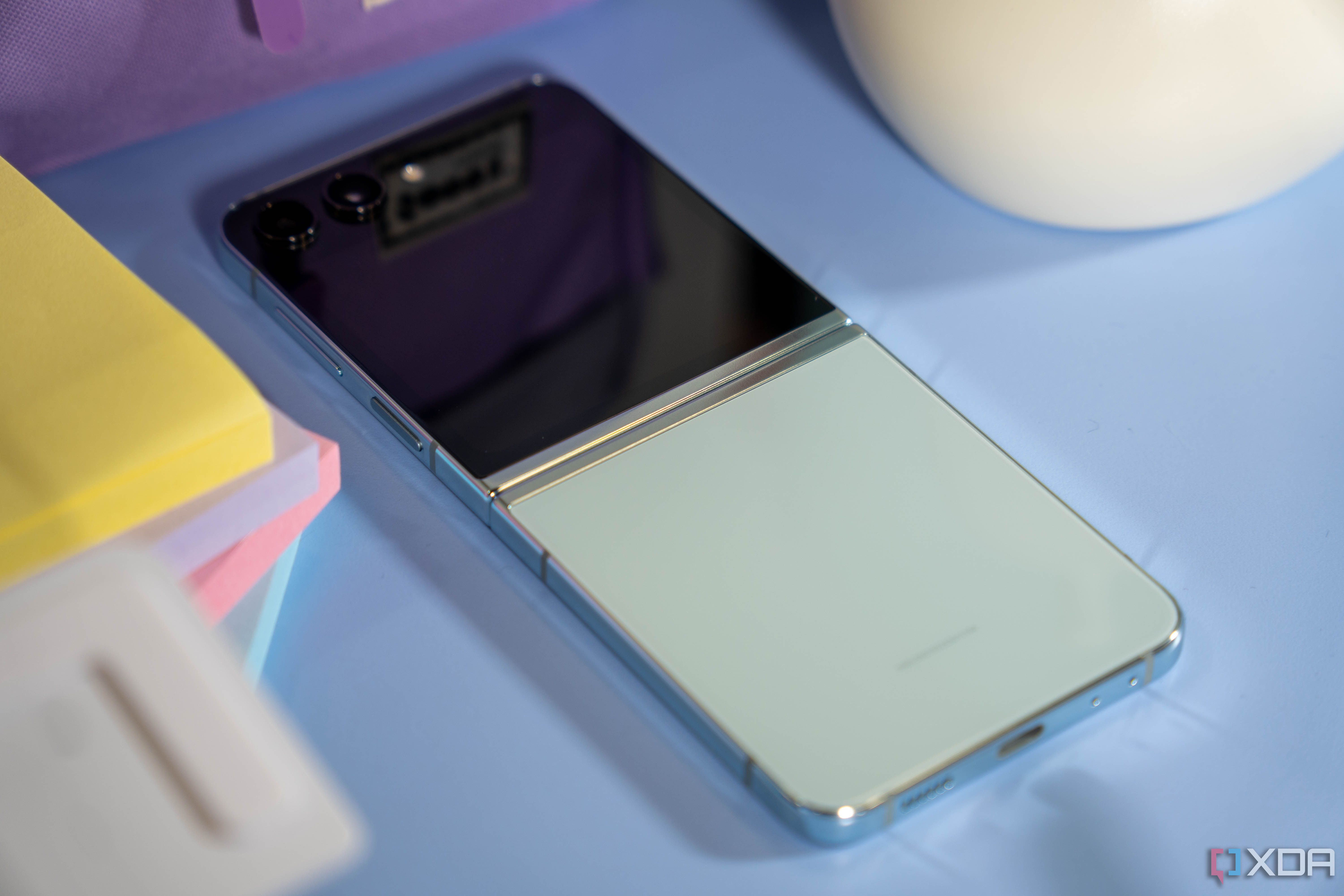samsung-galaxy-z-flip-5-5.jpg?