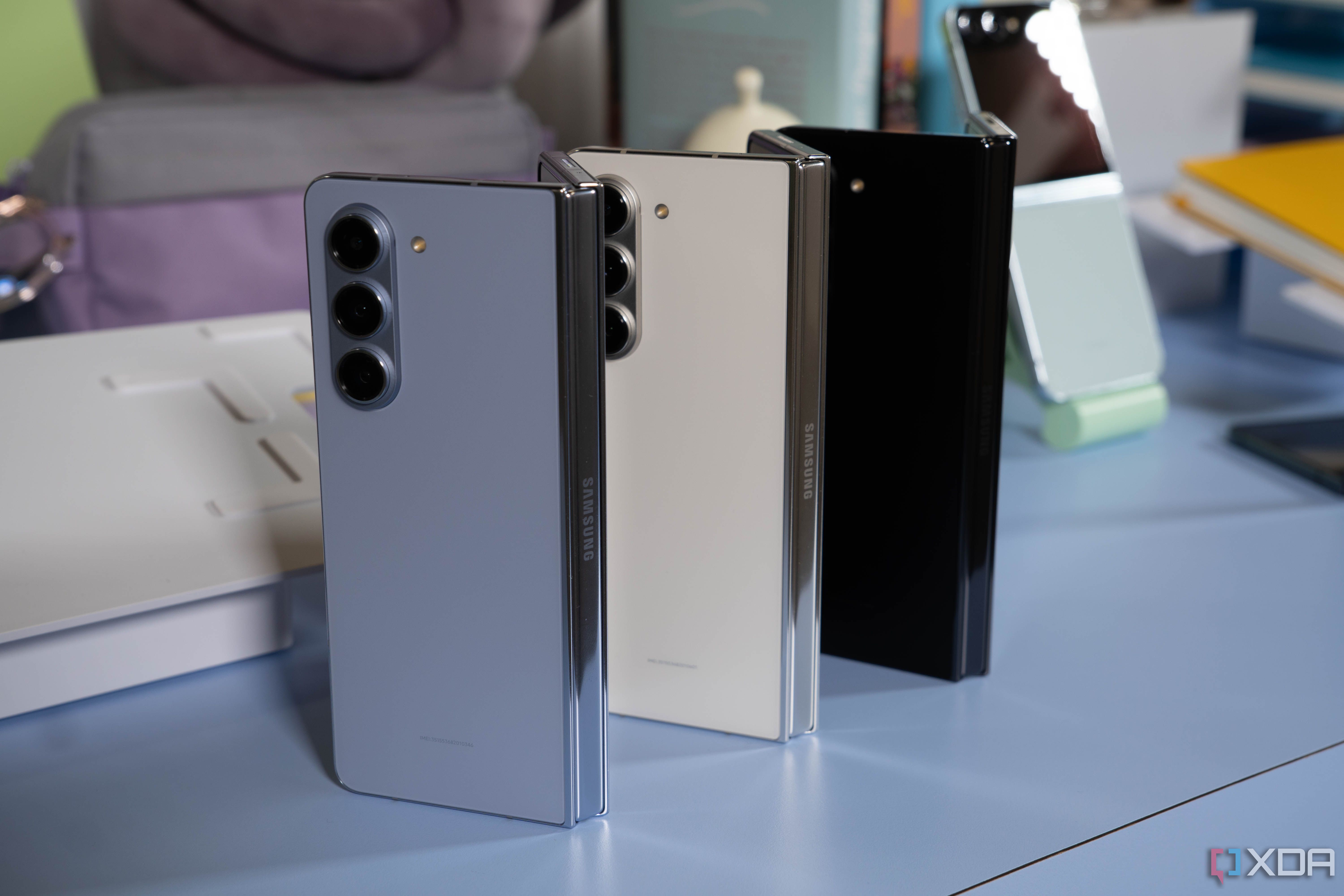 COLOR　GALAXY What colors does the Samsung Galaxy Z Fold 5 come in?