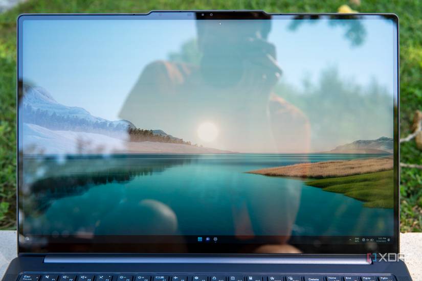 Front view of the display on the Lenovo Slim Pro 9i 16-inch
