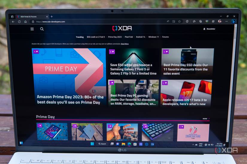 Front view of the LG Gram Style display showing the XDA homepage