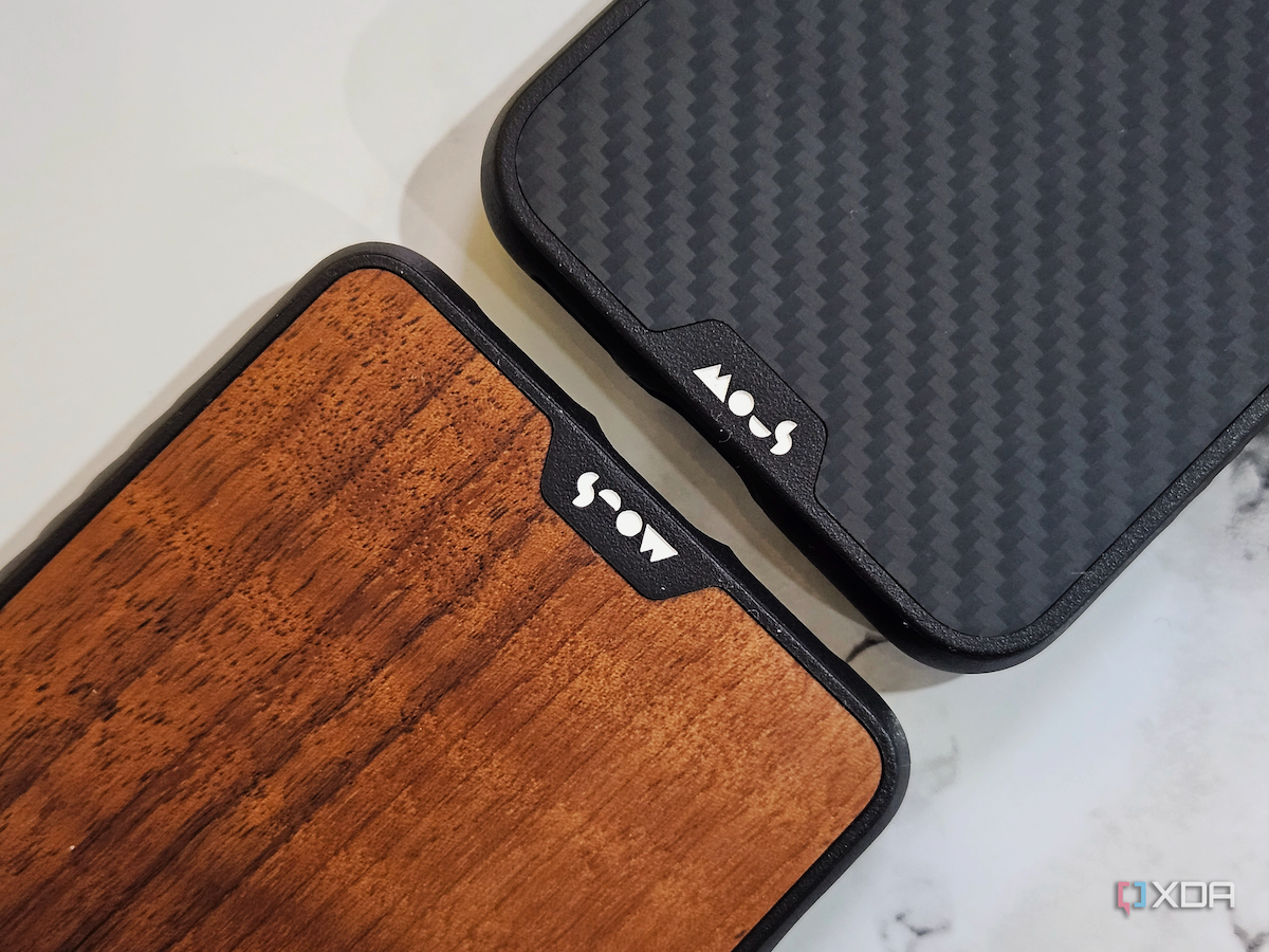 An image showing Mous Limitless 5.0 kept next to each other to show the branding.