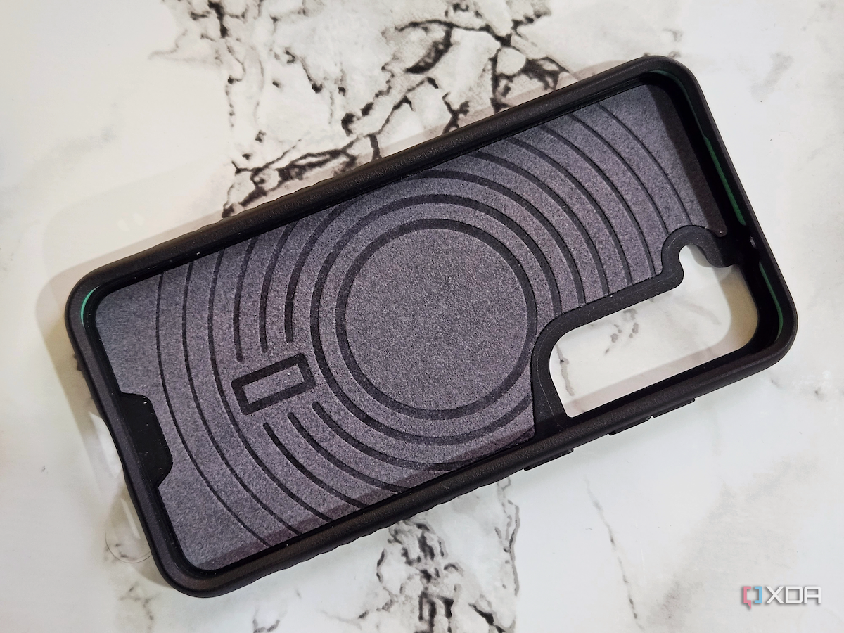 An image showing the microfibre lining inside the Mous Limitless 5.0 case.