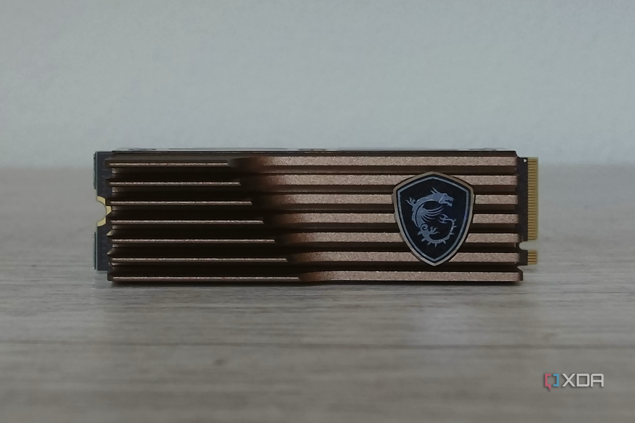MSI Spatium M570 front view.
