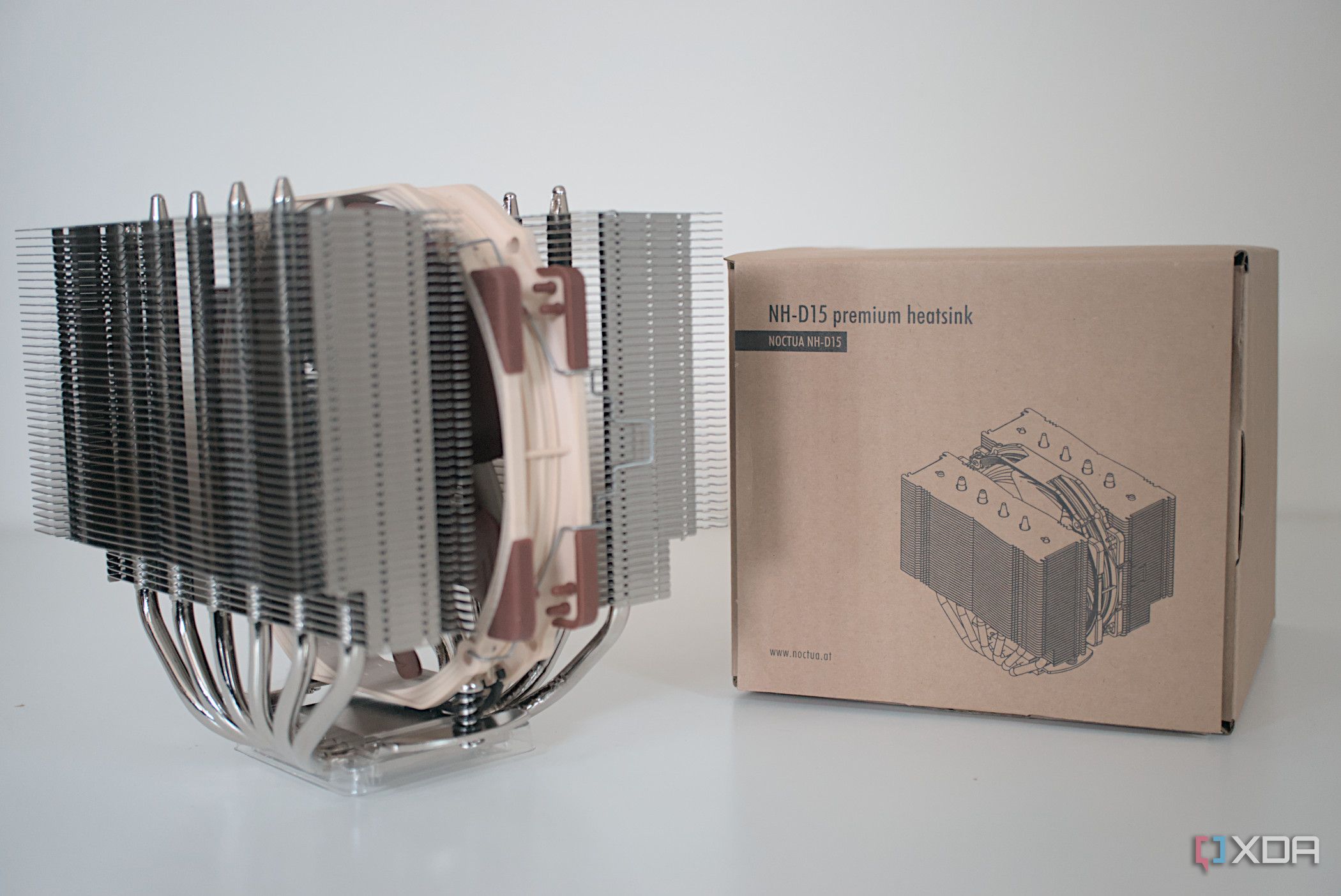 Noctua NH-D15 with its heatsink box