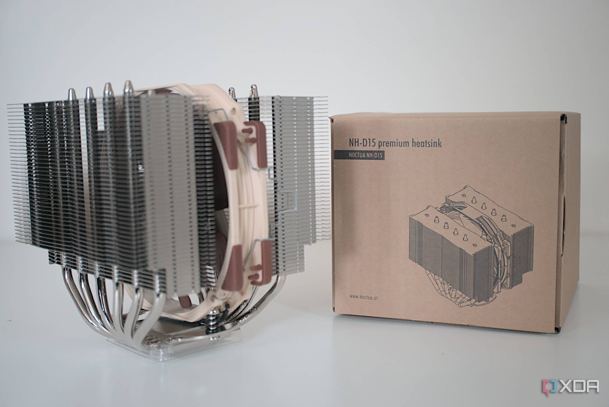 Noctua NH-D15 with its heatsink box