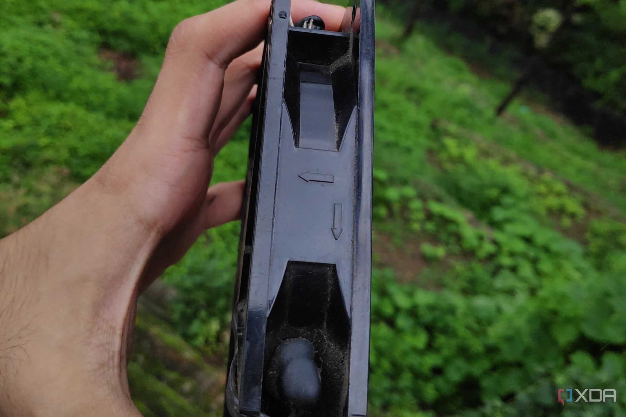 Side view of a case fan depicting the arrow markings