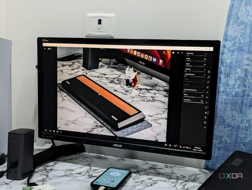 Image showing a Samsung DeX powered DeX setup consisting of a monitor and phone.