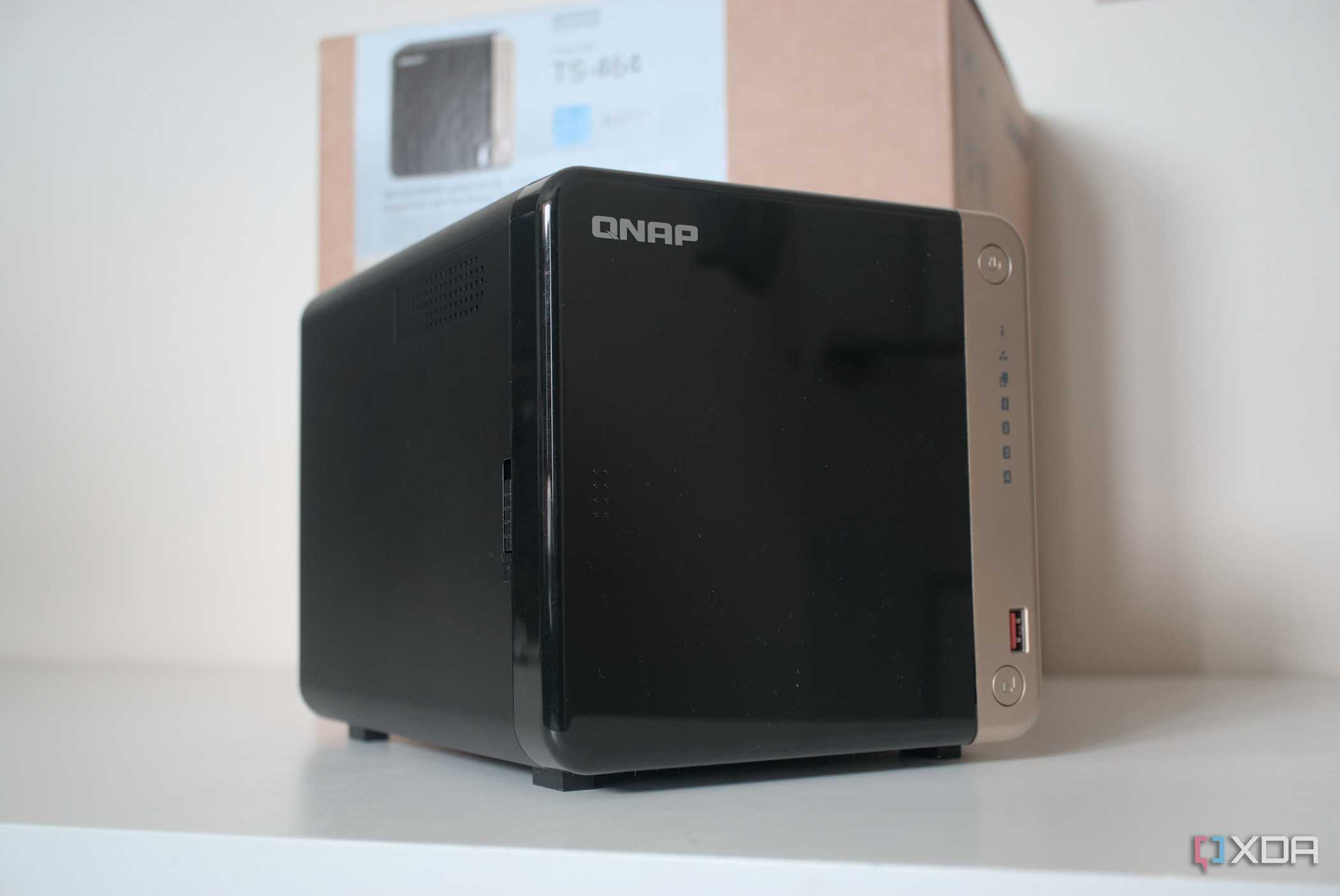 QNAP TS-464, angled view