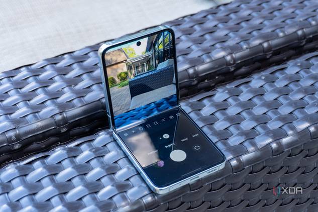 Samsung Galaxy Z Flip 5 in photo mode.