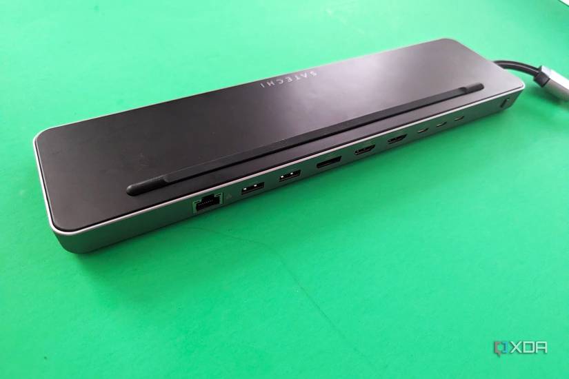 A view of the back of the Satechni Dual Dock Stand