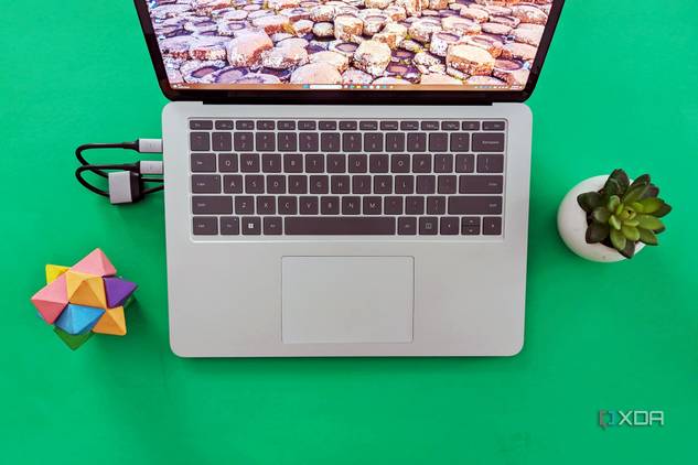 Satechni Dual Dock Stand with a Surface
