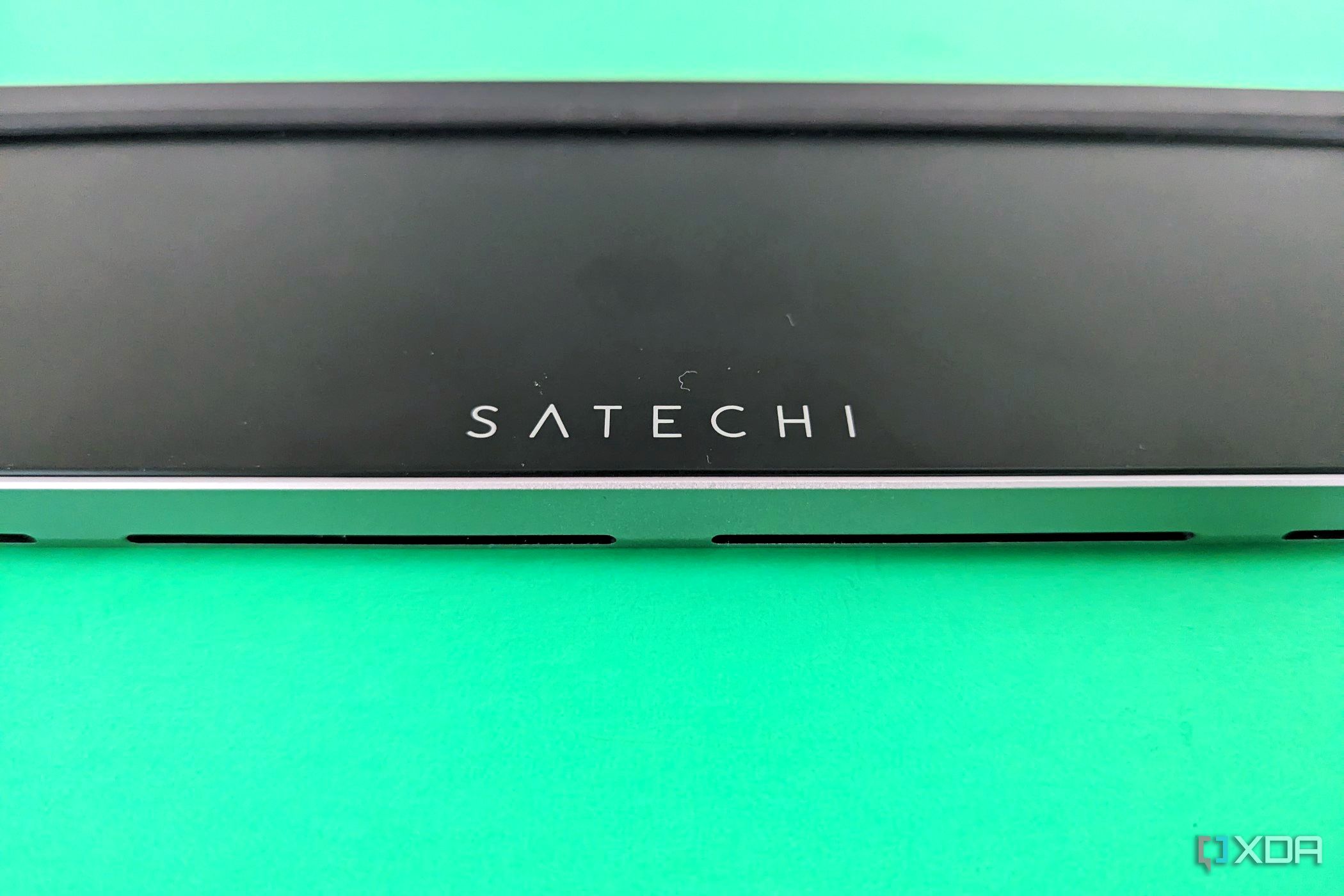 The vent holes on the Satechni Dual Dock Stand 