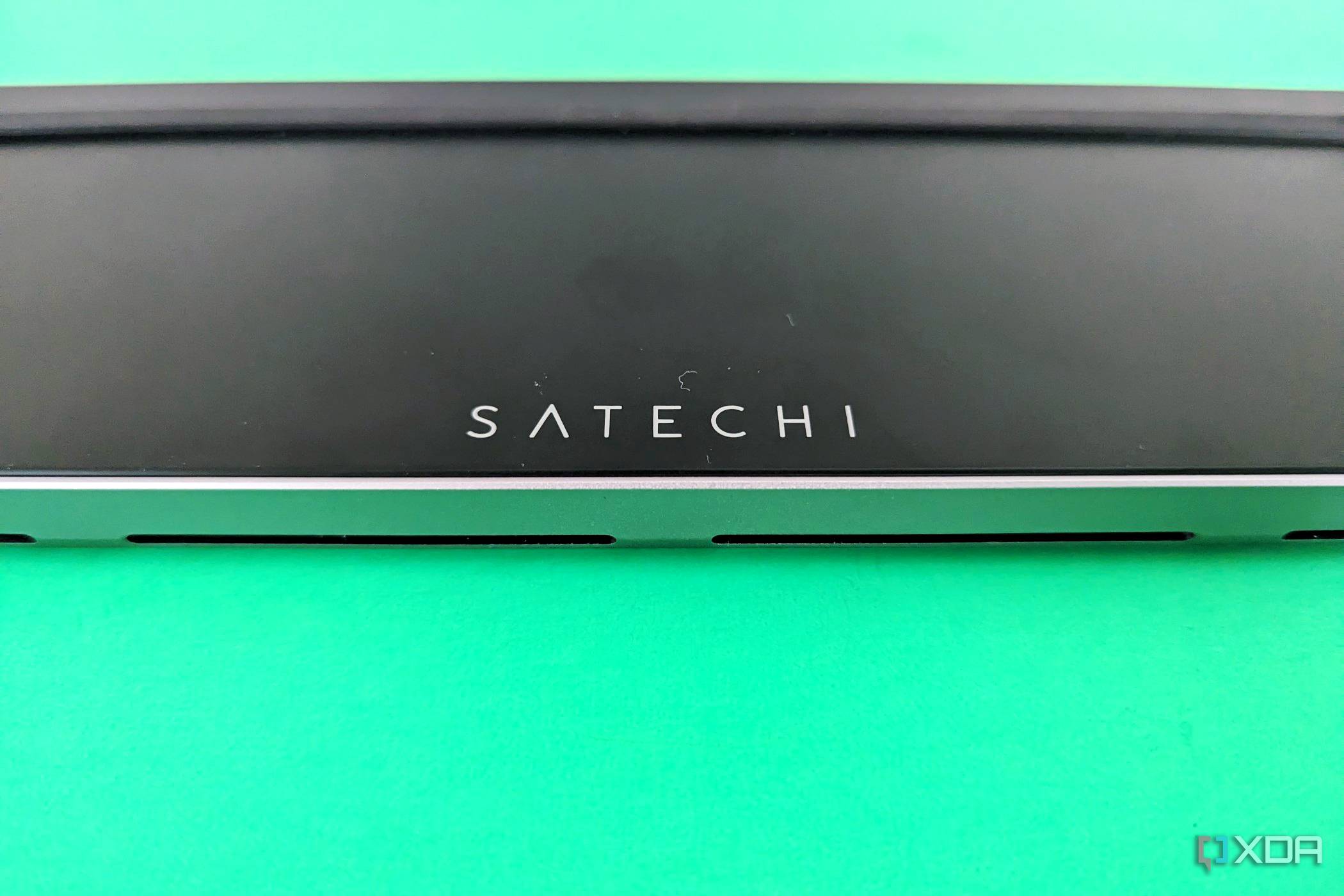 The vent holes on the Satechni Dual Dock Stand