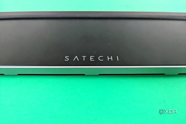 The vent holes on the Satechni Dual Dock Stand