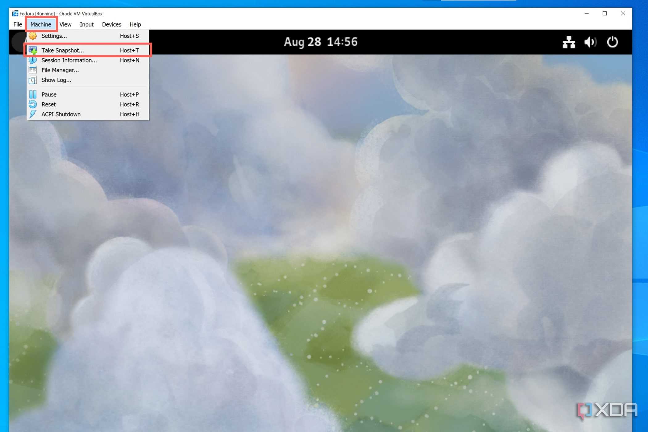 A screenshot of Fedora showcasing the snapshot facility offered by VirtualBox